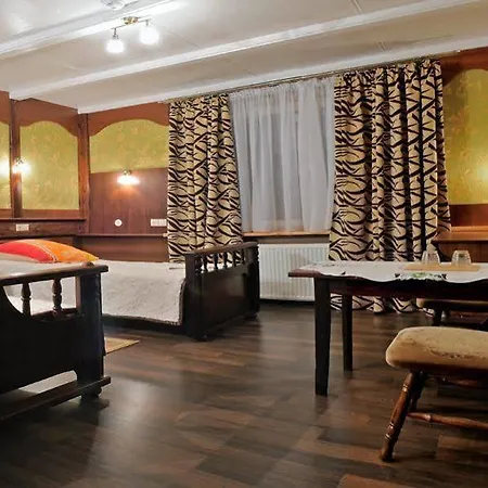 Dworek Staropolski Hotel *