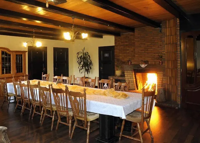 Dworek Staropolski Отель *