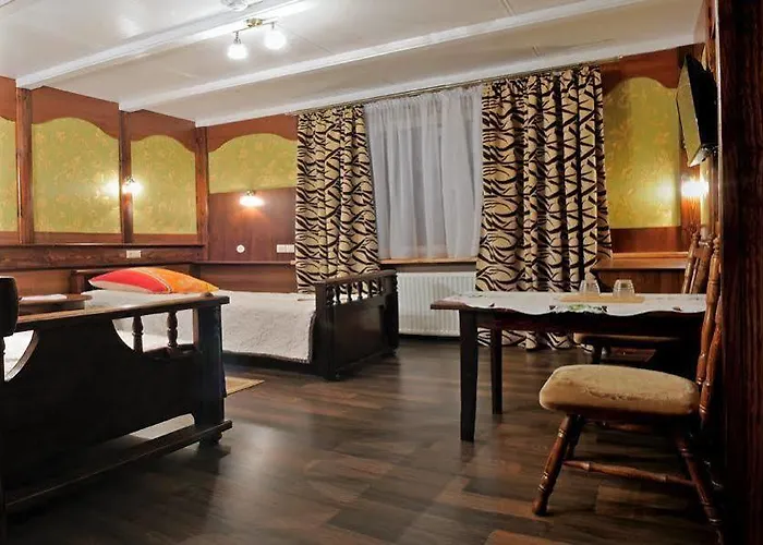 Dworek Staropolski Отель *